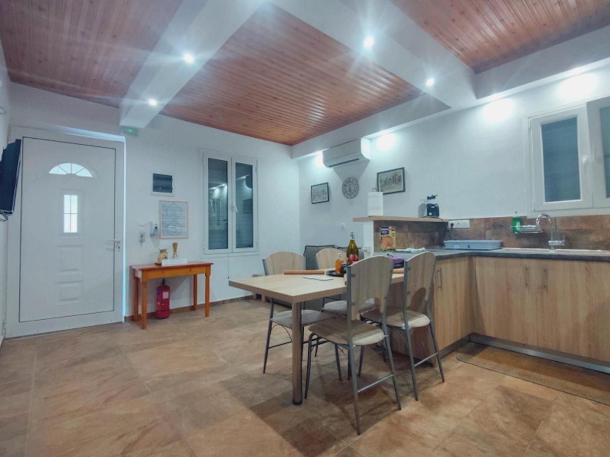 Arokariapartments Koróni Екстериор снимка